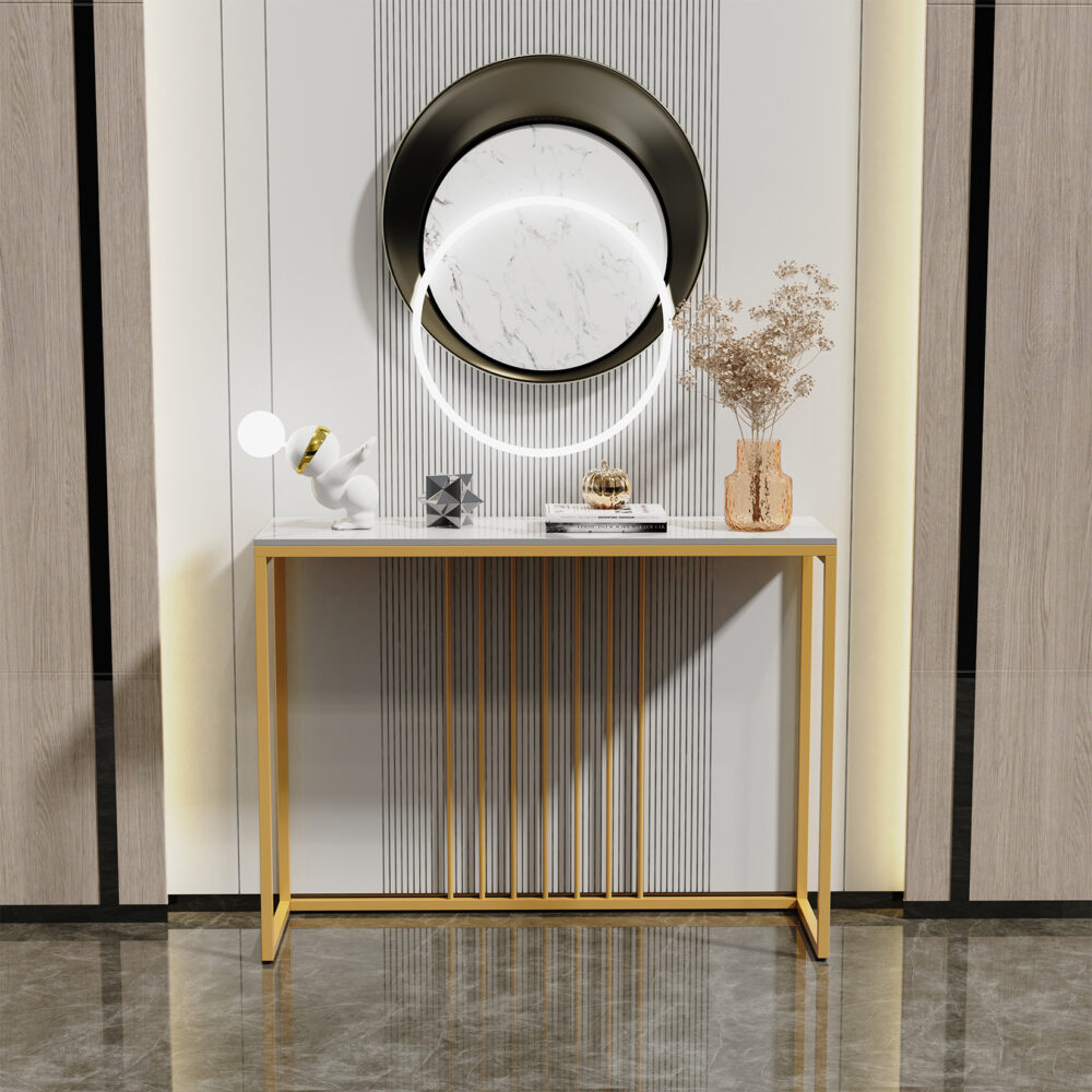 Table d'appoint design console élégante dorée présentée sous un miroir contre un mur